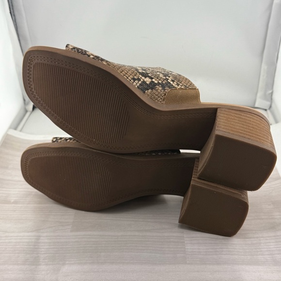 Steve Madden Brown Snake Print Mules - Picture 3 of 6